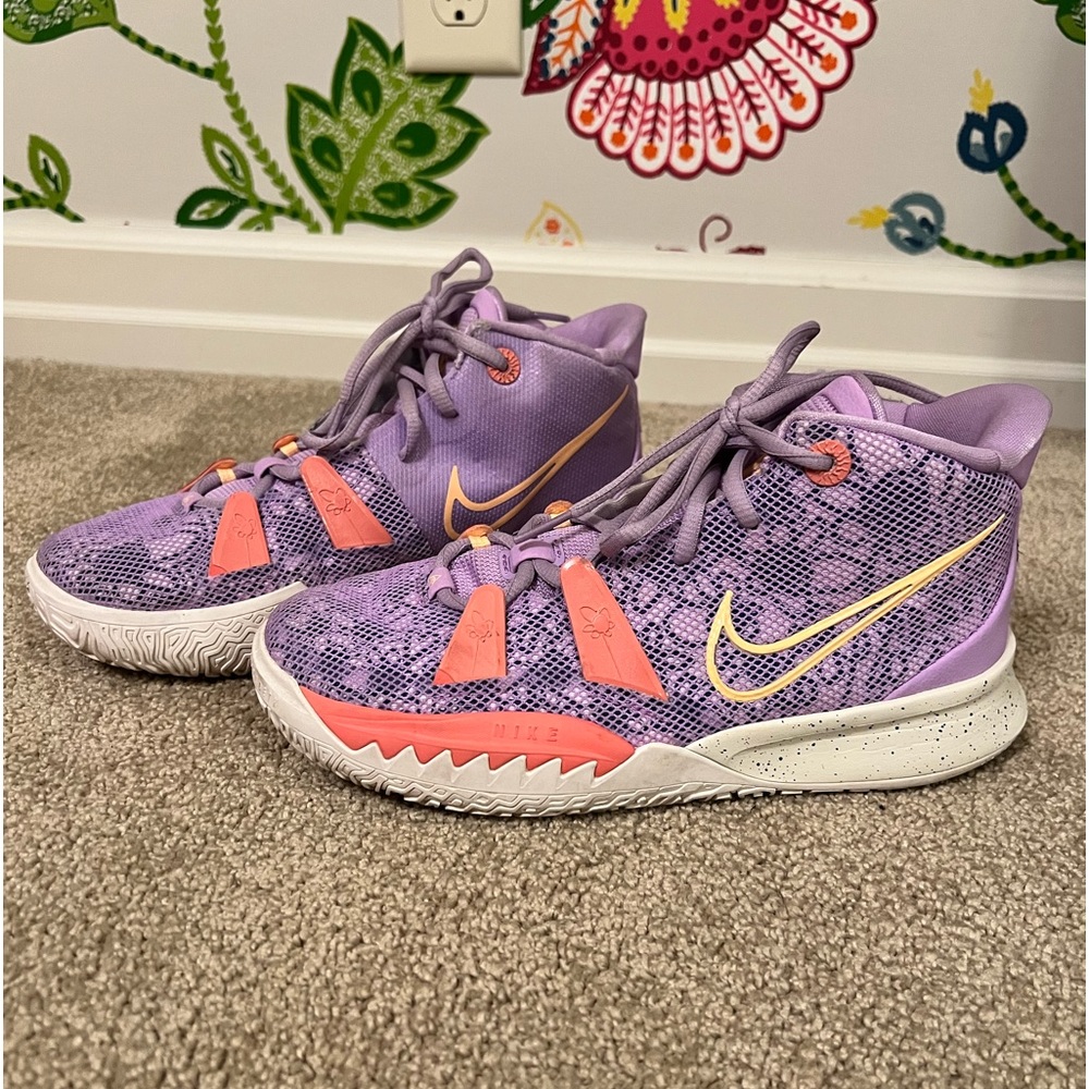NIKE KYRIE 7 Daughters. Lilac Melon, Size 5.5